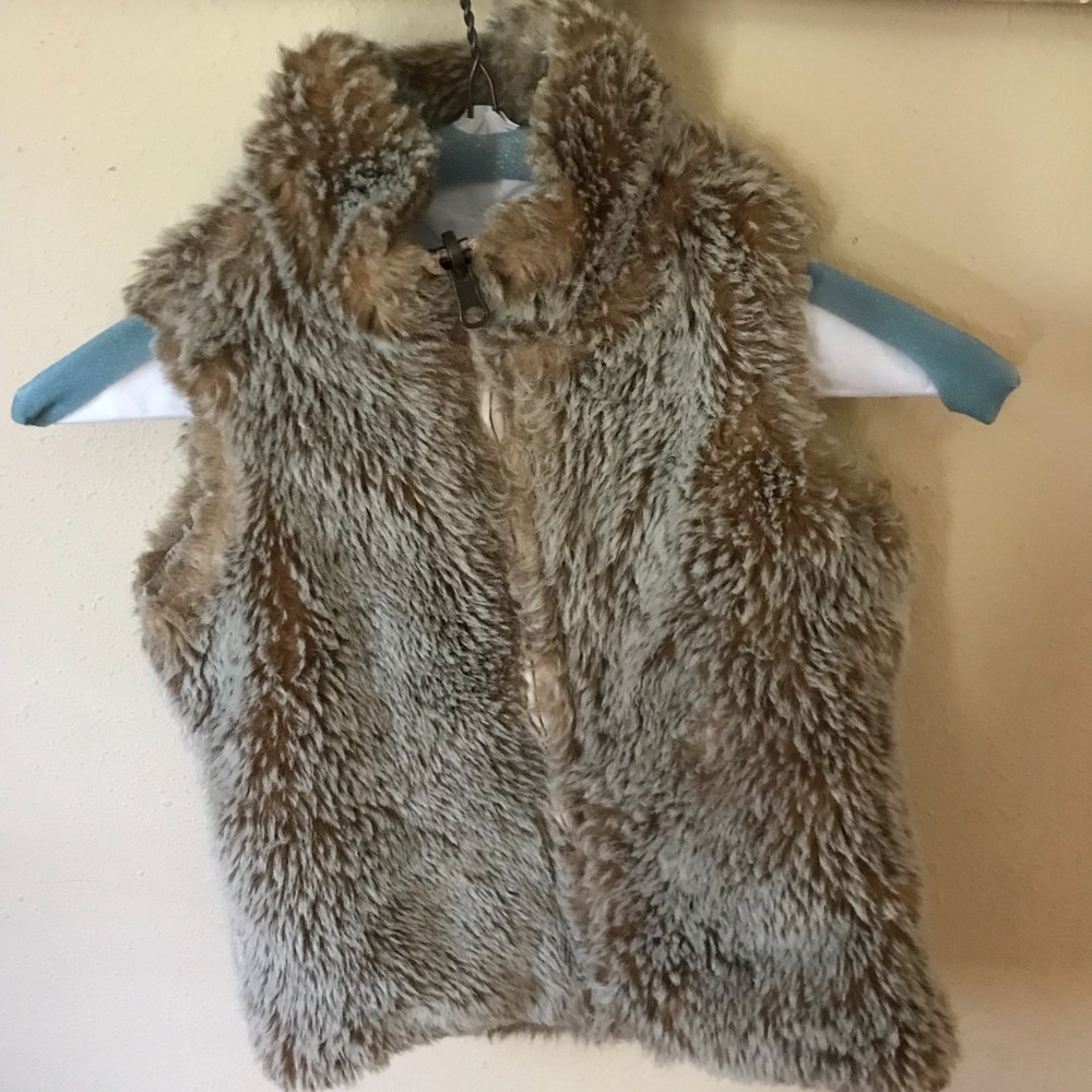 Gap girl faux fur vest natural